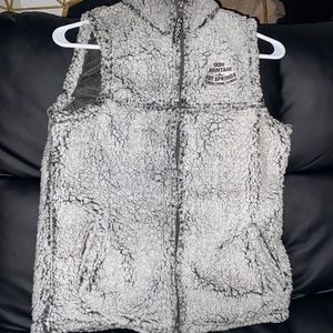 Super soft Vest gray can be zipped up like a turtle neck light weight